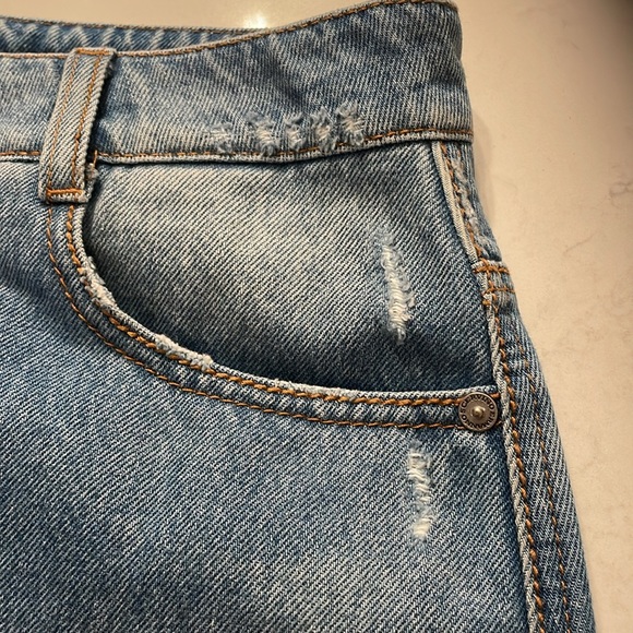 Ermanno Scervino distressed six 40 Jean Skirt with embroidered flowers - Picture 7 of 13